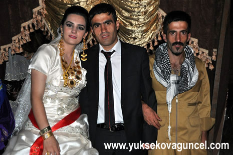 Yüksekova'da 25-26 Ağustos 2012'de dünya evine giren çiftlerimizi sizlerler için sayfamıza taşıdık. Yüksekova Güncel Ailesi olarak tüm çitflerimize mutluluklar dileriz