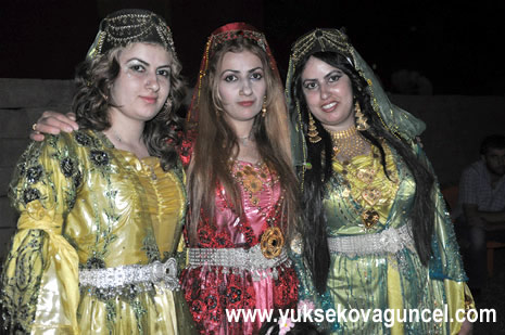 Yüksekova'da 25-26 Ağustos 2012'de dünya evine giren çiftlerimizi sizlerler için sayfamıza taşıdık. Yüksekova Güncel Ailesi olarak tüm çitflerimize mutluluklar dileriz