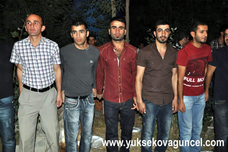 Yüksekova'da 25-26 Ağustos 2012'de dünya evine giren çiftlerimizi sizlerler için sayfamıza taşıdık. Yüksekova Güncel Ailesi olarak tüm çitflerimize mutluluklar dileriz