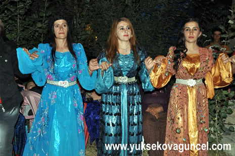 Yüksekova'da 25-26 Ağustos 2012'de dünya evine giren çiftlerimizi sizlerler için sayfamıza taşıdık. Yüksekova Güncel Ailesi olarak tüm çitflerimize mutluluklar dileriz