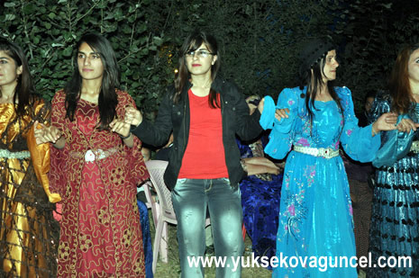 Yüksekova'da 25-26 Ağustos 2012'de dünya evine giren çiftlerimizi sizlerler için sayfamıza taşıdık. Yüksekova Güncel Ailesi olarak tüm çitflerimize mutluluklar dileriz