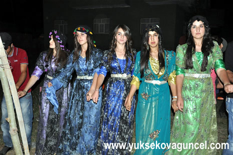 Yüksekova'da 25-26 Ağustos 2012'de dünya evine giren çiftlerimizi sizlerler için sayfamıza taşıdık. Yüksekova Güncel Ailesi olarak tüm çitflerimize mutluluklar dileriz