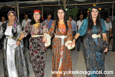 Yüksekova'da 25-26 Ağustos 2012'de dünya evine giren çiftlerimizi sizlerler için sayfamıza taşıdık. Yüksekova Güncel Ailesi olarak tüm çitflerimize mutluluklar dileriz