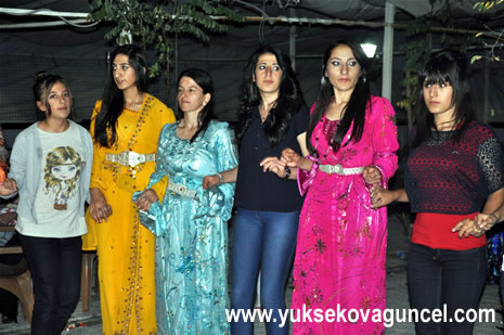 Yüksekova'da 25-26 Ağustos 2012'de dünya evine giren çiftlerimizi sizlerler için sayfamıza taşıdık. Yüksekova Güncel Ailesi olarak tüm çitflerimize mutluluklar dileriz