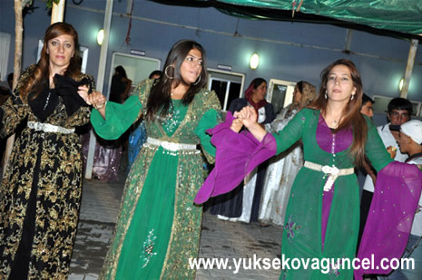 Yüksekova'da 25-26 Ağustos 2012'de dünya evine giren çiftlerimizi sizlerler için sayfamıza taşıdık. Yüksekova Güncel Ailesi olarak tüm çitflerimize mutluluklar dileriz