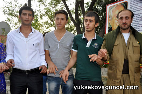 Yüksekova'da 01-02-Eylül 2012'de dünya evine giren çiftlerimizi sizlerler için sayfamıza taşıdık. Yüksekova Güncel Ailesi olarak tüm çitflerimize mutluluklar dileriz. Fotoğraf & Görüntü: Yaşar KAPLAN