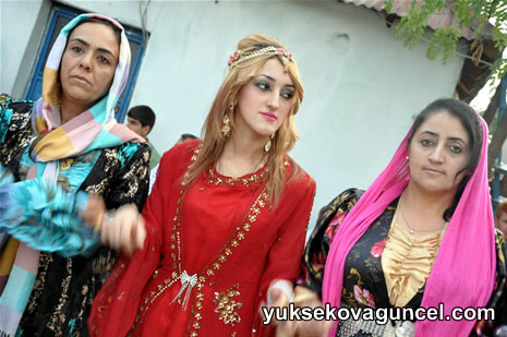 Yüksekova'da 01-02-Eylül 2012'de dünya evine giren çiftlerimizi sizlerler için sayfamıza taşıdık. Yüksekova Güncel Ailesi olarak tüm çitflerimize mutluluklar dileriz. Fotoğraf & Görüntü: Yaşar KAPLAN