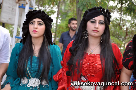 Yüksekova'da 01-02-Eylül 2012'de dünya evine giren çiftlerimizi sizlerler için sayfamıza taşıdık. Yüksekova Güncel Ailesi olarak tüm çitflerimize mutluluklar dileriz. Fotoğraf & Görüntü: Yaşar KAPLAN