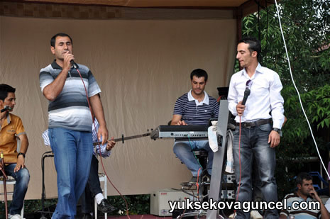 Yüksekova'da 01-02-Eylül 2012'de dünya evine giren çiftlerimizi sizlerler için sayfamıza taşıdık. Yüksekova Güncel Ailesi olarak tüm çitflerimize mutluluklar dileriz. Fotoğraf & Görüntü: Yaşar KAPLAN