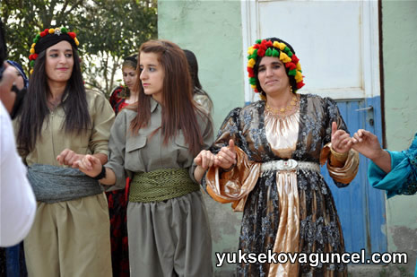 Yüksekova'da 01-02-Eylül 2012'de dünya evine giren çiftlerimizi sizlerler için sayfamıza taşıdık. Yüksekova Güncel Ailesi olarak tüm çitflerimize mutluluklar dileriz. Fotoğraf & Görüntü: Yaşar KAPLAN