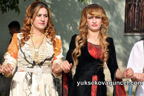 Yüksekova'da 01-02-Eylül 2012'de dünya evine giren çiftlerimizi sizlerler için sayfamıza taşıdık. Yüksekova Güncel Ailesi olarak tüm çitflerimize mutluluklar dileriz. Fotoğraf & Görüntü: Yaşar KAPLAN