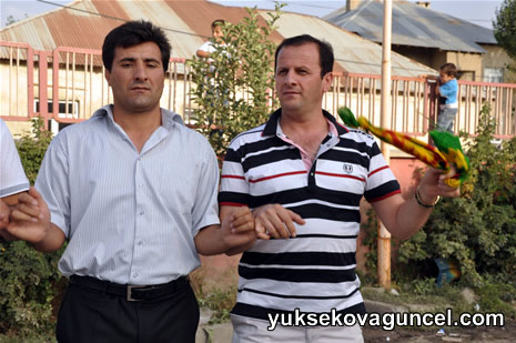 Yüksekova'da 01-02-Eylül 2012'de dünya evine giren çiftlerimizi sizlerler için sayfamıza taşıdık. Yüksekova Güncel Ailesi olarak tüm çitflerimize mutluluklar dileriz. Fotoğraf & Görüntü: Yaşar KAPLAN