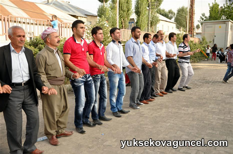 Yüksekova'da 01-02-Eylül 2012'de dünya evine giren çiftlerimizi sizlerler için sayfamıza taşıdık. Yüksekova Güncel Ailesi olarak tüm çitflerimize mutluluklar dileriz. Fotoğraf & Görüntü: Yaşar KAPLAN