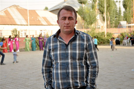 Yüksekova'da 01-02-Eylül 2012'de dünya evine giren çiftlerimizi sizlerler için sayfamıza taşıdık. Yüksekova Güncel Ailesi olarak tüm çitflerimize mutluluklar dileriz. Fotoğraf & Görüntü: Yaşar KAPLAN