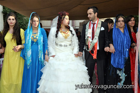 Yüksekova'da 01-02-Eylül 2012'de dünya evine giren çiftlerimizi sizlerler için sayfamıza taşıdık. Yüksekova Güncel Ailesi olarak tüm çitflerimize mutluluklar dileriz. Fotoğraf & Görüntü: Yaşar KAPLAN