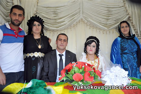 Yüksekova'da 01-02-Eylül 2012'de dünya evine giren çiftlerimizi sizlerler için sayfamıza taşıdık. Yüksekova Güncel Ailesi olarak tüm çitflerimize mutluluklar dileriz. Fotoğraf & Görüntü: Yaşar KAPLAN