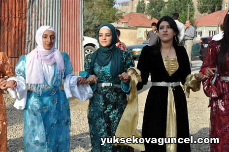 Yüksekova'da 01-02-Eylül 2012'de dünya evine giren çiftlerimizi sizlerler için sayfamıza taşıdık. Yüksekova Güncel Ailesi olarak tüm çitflerimize mutluluklar dileriz. Fotoğraf & Görüntü: Yaşar KAPLAN