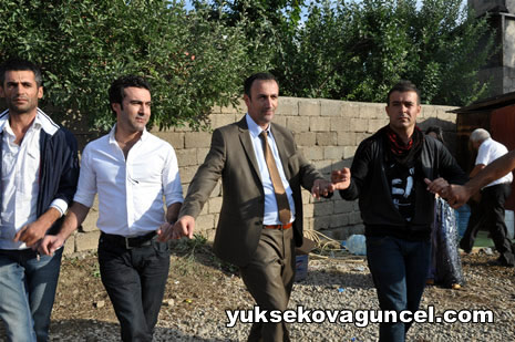 Yüksekova'da 01-02-Eylül 2012'de dünya evine giren çiftlerimizi sizlerler için sayfamıza taşıdık. Yüksekova Güncel Ailesi olarak tüm çitflerimize mutluluklar dileriz. Fotoğraf & Görüntü: Yaşar KAPLAN