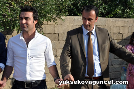 Yüksekova'da 01-02-Eylül 2012'de dünya evine giren çiftlerimizi sizlerler için sayfamıza taşıdık. Yüksekova Güncel Ailesi olarak tüm çitflerimize mutluluklar dileriz. Fotoğraf & Görüntü: Yaşar KAPLAN