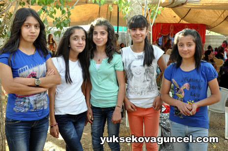 Yüksekova'da 01-02-Eylül 2012'de dünya evine giren çiftlerimizi sizlerler için sayfamıza taşıdık. Yüksekova Güncel Ailesi olarak tüm çitflerimize mutluluklar dileriz. Fotoğraf & Görüntü: Yaşar KAPLAN