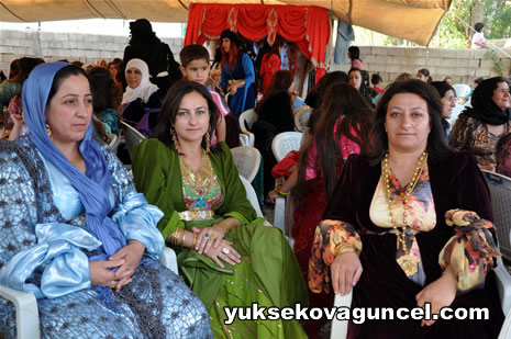 Yüksekova'da 01-02-Eylül 2012'de dünya evine giren çiftlerimizi sizlerler için sayfamıza taşıdık. Yüksekova Güncel Ailesi olarak tüm çitflerimize mutluluklar dileriz. Fotoğraf & Görüntü: Yaşar KAPLAN