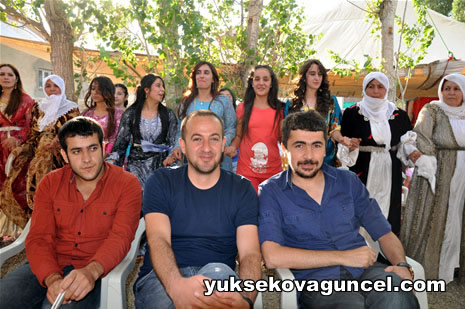 Yüksekova'da 01-02-Eylül 2012'de dünya evine giren çiftlerimizi sizlerler için sayfamıza taşıdık. Yüksekova Güncel Ailesi olarak tüm çitflerimize mutluluklar dileriz. Fotoğraf & Görüntü: Yaşar KAPLAN