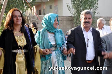 Yüksekova'da 01-02-Eylül 2012'de dünya evine giren çiftlerimizi sizlerler için sayfamıza taşıdık. Yüksekova Güncel Ailesi olarak tüm çitflerimize mutluluklar dileriz. Fotoğraf & Görüntü: Yaşar KAPLAN