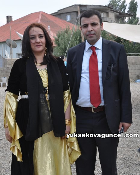 Yüksekova'da 01-02-Eylül 2012'de dünya evine giren çiftlerimizi sizlerler için sayfamıza taşıdık. Yüksekova Güncel Ailesi olarak tüm çitflerimize mutluluklar dileriz. Fotoğraf & Görüntü: Yaşar KAPLAN