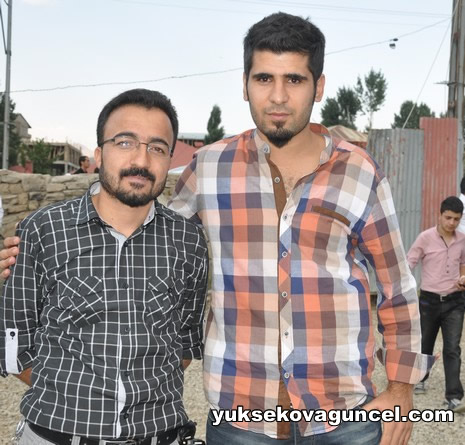 Yüksekova'da 01-02-Eylül 2012'de dünya evine giren çiftlerimizi sizlerler için sayfamıza taşıdık. Yüksekova Güncel Ailesi olarak tüm çitflerimize mutluluklar dileriz. Fotoğraf & Görüntü: Yaşar KAPLAN