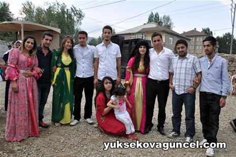 Yüksekova'da 01-02-Eylül 2012'de dünya evine giren çiftlerimizi sizlerler için sayfamıza taşıdık. Yüksekova Güncel Ailesi olarak tüm çitflerimize mutluluklar dileriz. Fotoğraf & Görüntü: Yaşar KAPLAN