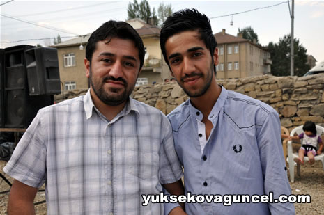 Yüksekova'da 01-02-Eylül 2012'de dünya evine giren çiftlerimizi sizlerler için sayfamıza taşıdık. Yüksekova Güncel Ailesi olarak tüm çitflerimize mutluluklar dileriz. Fotoğraf & Görüntü: Yaşar KAPLAN