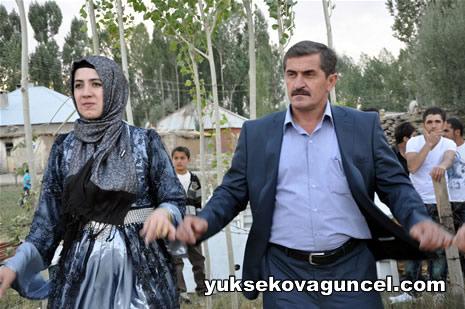 Yüksekova'da 01-02-Eylül 2012'de dünya evine giren çiftlerimizi sizlerler için sayfamıza taşıdık. Yüksekova Güncel Ailesi olarak tüm çitflerimize mutluluklar dileriz. Fotoğraf & Görüntü: Yaşar KAPLAN