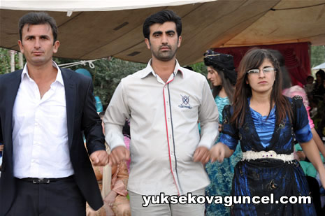 Yüksekova'da 01-02-Eylül 2012'de dünya evine giren çiftlerimizi sizlerler için sayfamıza taşıdık. Yüksekova Güncel Ailesi olarak tüm çitflerimize mutluluklar dileriz. Fotoğraf & Görüntü: Yaşar KAPLAN