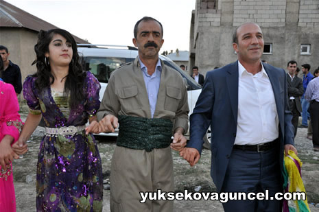 Yüksekova'da 01-02-Eylül 2012'de dünya evine giren çiftlerimizi sizlerler için sayfamıza taşıdık. Yüksekova Güncel Ailesi olarak tüm çitflerimize mutluluklar dileriz. Fotoğraf & Görüntü: Yaşar KAPLAN