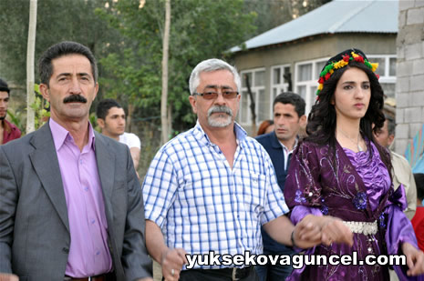 Yüksekova'da 01-02-Eylül 2012'de dünya evine giren çiftlerimizi sizlerler için sayfamıza taşıdık. Yüksekova Güncel Ailesi olarak tüm çitflerimize mutluluklar dileriz. Fotoğraf & Görüntü: Yaşar KAPLAN