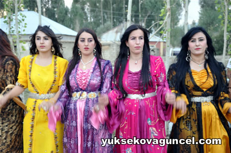 Yüksekova'da 01-02-Eylül 2012'de dünya evine giren çiftlerimizi sizlerler için sayfamıza taşıdık. Yüksekova Güncel Ailesi olarak tüm çitflerimize mutluluklar dileriz. Fotoğraf & Görüntü: Yaşar KAPLAN