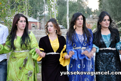 Yüksekova'da 01-02-Eylül 2012'de dünya evine giren çiftlerimizi sizlerler için sayfamıza taşıdık. Yüksekova Güncel Ailesi olarak tüm çitflerimize mutluluklar dileriz. Fotoğraf & Görüntü: Yaşar KAPLAN