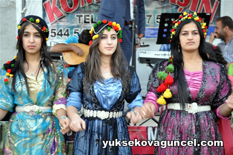 Yüksekova'da 01-02-Eylül 2012'de dünya evine giren çiftlerimizi sizlerler için sayfamıza taşıdık. Yüksekova Güncel Ailesi olarak tüm çitflerimize mutluluklar dileriz. Fotoğraf & Görüntü: Yaşar KAPLAN