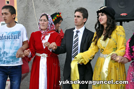 Yüksekova'da 01-02-Eylül 2012'de dünya evine giren çiftlerimizi sizlerler için sayfamıza taşıdık. Yüksekova Güncel Ailesi olarak tüm çitflerimize mutluluklar dileriz. Fotoğraf & Görüntü: Yaşar KAPLAN