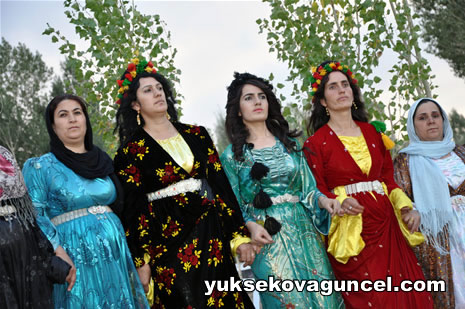Yüksekova'da 01-02-Eylül 2012'de dünya evine giren çiftlerimizi sizlerler için sayfamıza taşıdık. Yüksekova Güncel Ailesi olarak tüm çitflerimize mutluluklar dileriz. Fotoğraf & Görüntü: Yaşar KAPLAN