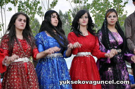 Yüksekova'da 01-02-Eylül 2012'de dünya evine giren çiftlerimizi sizlerler için sayfamıza taşıdık. Yüksekova Güncel Ailesi olarak tüm çitflerimize mutluluklar dileriz. Fotoğraf & Görüntü: Yaşar KAPLAN