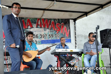 Yüksekova'da 01-02-Eylül 2012'de dünya evine giren çiftlerimizi sizlerler için sayfamıza taşıdık. Yüksekova Güncel Ailesi olarak tüm çitflerimize mutluluklar dileriz. Fotoğraf & Görüntü: Yaşar KAPLAN