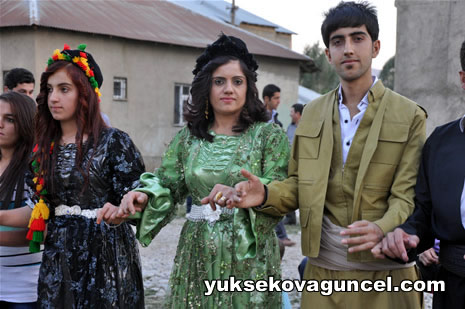 Yüksekova'da 01-02-Eylül 2012'de dünya evine giren çiftlerimizi sizlerler için sayfamıza taşıdık. Yüksekova Güncel Ailesi olarak tüm çitflerimize mutluluklar dileriz. Fotoğraf & Görüntü: Yaşar KAPLAN