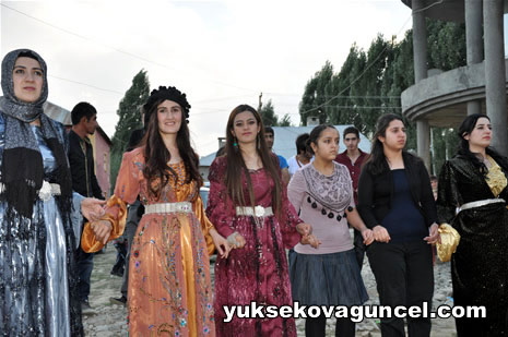 Yüksekova'da 01-02-Eylül 2012'de dünya evine giren çiftlerimizi sizlerler için sayfamıza taşıdık. Yüksekova Güncel Ailesi olarak tüm çitflerimize mutluluklar dileriz. Fotoğraf & Görüntü: Yaşar KAPLAN
