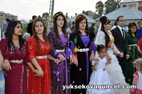 Yüksekova'da 01-02-Eylül 2012'de dünya evine giren çiftlerimizi sizlerler için sayfamıza taşıdık. Yüksekova Güncel Ailesi olarak tüm çitflerimize mutluluklar dileriz. Fotoğraf & Görüntü: Yaşar KAPLAN