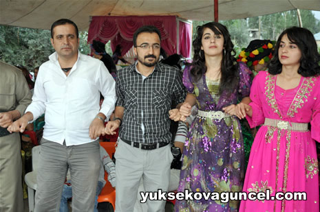 Yüksekova'da 01-02-Eylül 2012'de dünya evine giren çiftlerimizi sizlerler için sayfamıza taşıdık. Yüksekova Güncel Ailesi olarak tüm çitflerimize mutluluklar dileriz. Fotoğraf & Görüntü: Yaşar KAPLAN