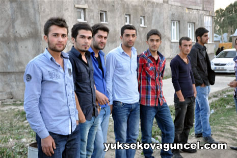 Yüksekova'da 01-02-Eylül 2012'de dünya evine giren çiftlerimizi sizlerler için sayfamıza taşıdık. Yüksekova Güncel Ailesi olarak tüm çitflerimize mutluluklar dileriz. Fotoğraf & Görüntü: Yaşar KAPLAN