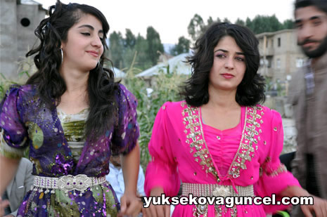 Yüksekova'da 01-02-Eylül 2012'de dünya evine giren çiftlerimizi sizlerler için sayfamıza taşıdık. Yüksekova Güncel Ailesi olarak tüm çitflerimize mutluluklar dileriz. Fotoğraf & Görüntü: Yaşar KAPLAN