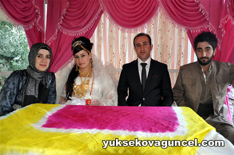 Yüksekova'da 01-02-Eylül 2012'de dünya evine giren çiftlerimizi sizlerler için sayfamıza taşıdık. Yüksekova Güncel Ailesi olarak tüm çitflerimize mutluluklar dileriz. Fotoğraf & Görüntü: Yaşar KAPLAN