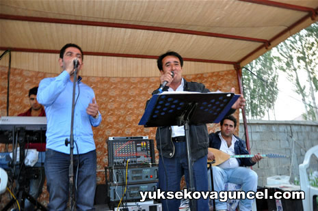 Yüksekova'da 01-02-Eylül 2012'de dünya evine giren çiftlerimizi sizlerler için sayfamıza taşıdık. Yüksekova Güncel Ailesi olarak tüm çitflerimize mutluluklar dileriz. Fotoğraf & Görüntü: Yaşar KAPLAN